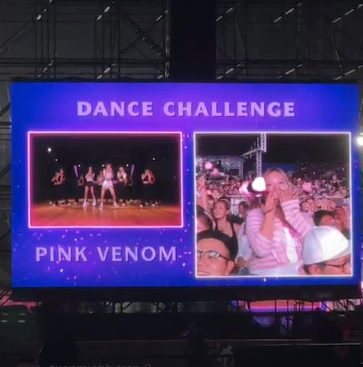 Trong lúc chờ BlackPink chuẩn bị cho phần biểu diễn kết thúc, fan tại sân vận động Mỹ Đình hưởng ứng Dance Challenge (thử thách nhảy theo các bài hát của BlackPink). Trong lúc chờ BlackPink chuẩn bị cho phần biểu diễn kết thúc, fan tại sân vận động Mỹ Đình hưởng ứng Dance Challenge (thử thách nhảy theo các bài hát của BlackPink).