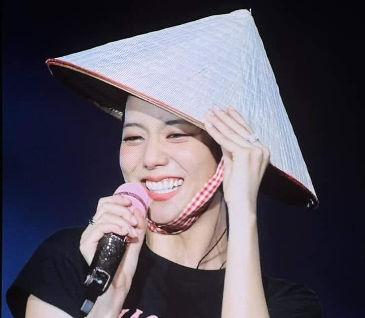 Cô chia sẻ có trải nghiệm tuyệt vời ở Việt Nam. Cô chia sẻ có trải nghiệm tuyệt vời ở Việt Nam.