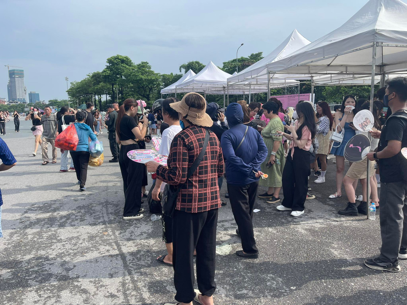 Phe vé không giảm nhiều so với giá gốc. Platinum từ 7,8 triệu đồng còn 7,5 triệu đồng. Phe vé không giảm nhiều so với giá gốc. Platinum từ 7,8 triệu đồng còn 7,5 triệu đồng.