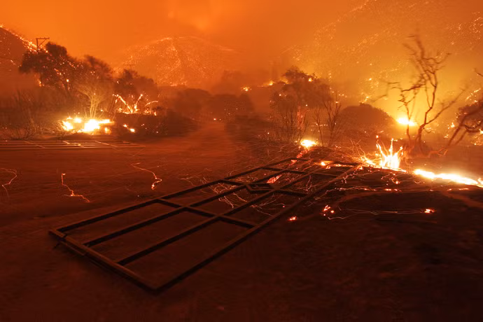 Hàng ngàn người dân khu vực này đã phải sơ tán vì cháy rừng 