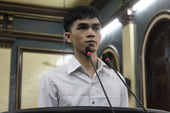 Hồ Duy Trúc trước vành móng ngựa