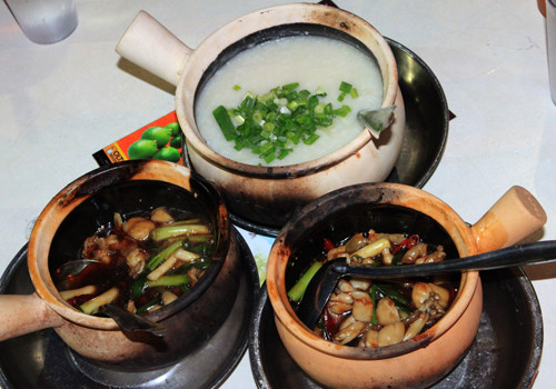 Món ăn hấp dẫn với phần thịt ếch vàng ươm, thơm nức