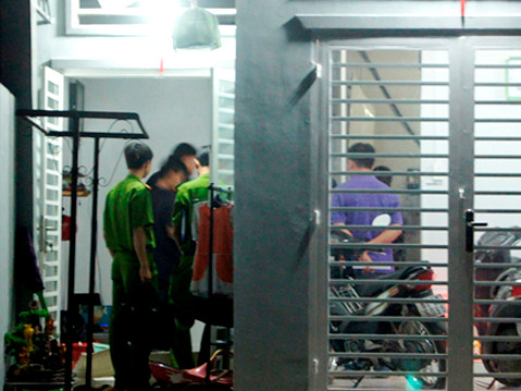 Cơ quan chức năng khám nghiệm hiện trường. Cơ quan chức năng khám nghiệm hiện trường