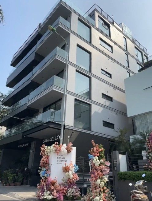 Hình ảnh nơi diễn ra lễ ăn hỏi của cặp đôi khiến dân mạng thích thú.