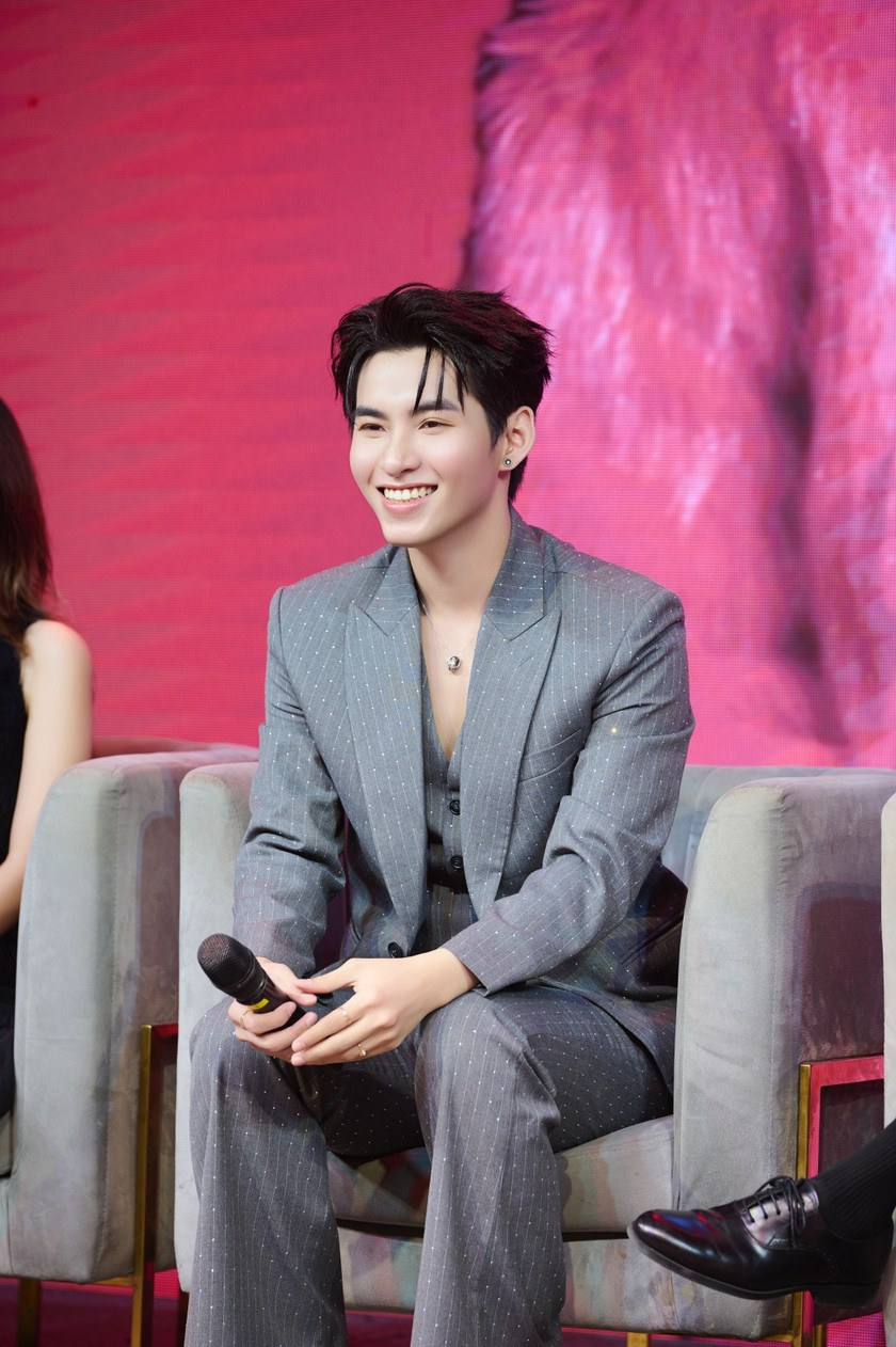 Hùng Huỳnh đang là cái tên được bàn tán nhiều nhất hai ngày nay. Ảnh: FBNV. Hùng Huỳnh đang là cái tên được bàn tán nhiều nhất hai ngày nay. Ảnh: FBNV.