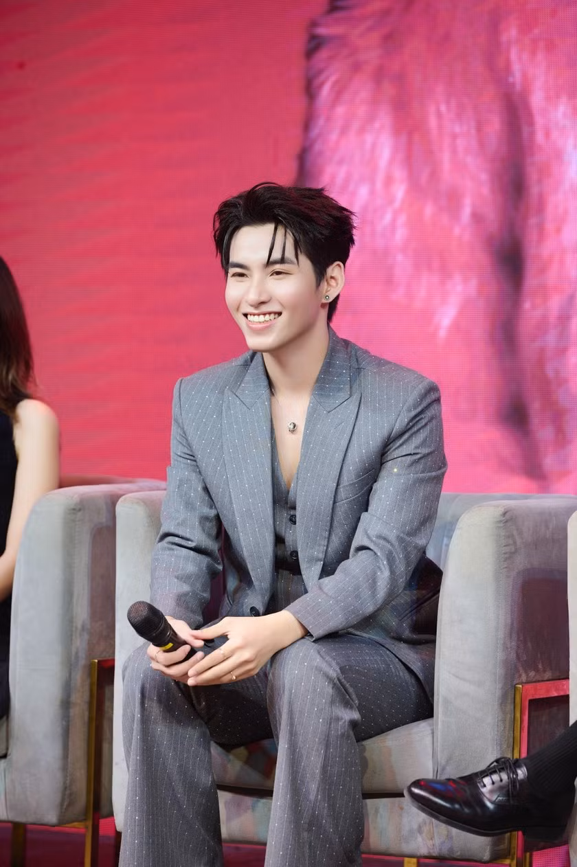 Hùng Huỳnh đang là cái tên được bàn tán nhiều nhất hai ngày nay. Ảnh: FBNV.