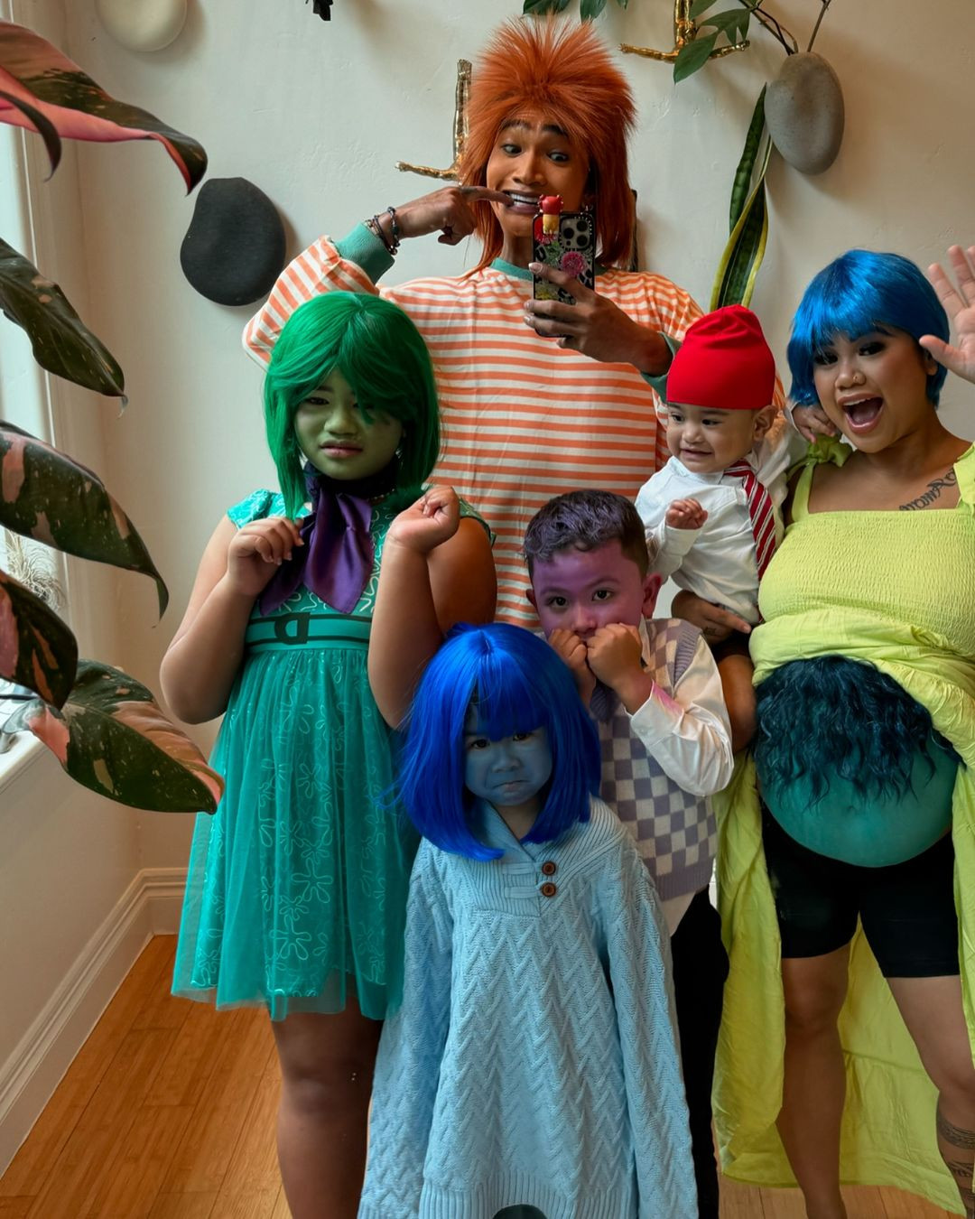 Ảnh hậu trường hài hước không kém. Ảnh: IGNV.