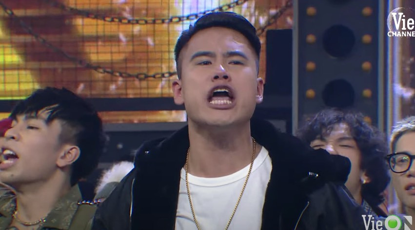 Biểu cảm &quot;khóc thét&quot; của GDucky khi đạt giải Á quân Rap Việt. Ảnh: VieON