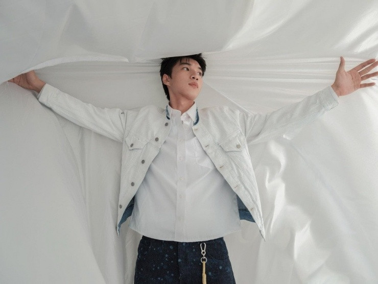 HIEUTHUHAI ngang bằng thành tích số lượng bài hát lọt Top 10 với Sơn Tùng. HIEUTHUHAI ngang bằng thành tích số lượng bài hát lọt Top 10 với Sơn Tùng.