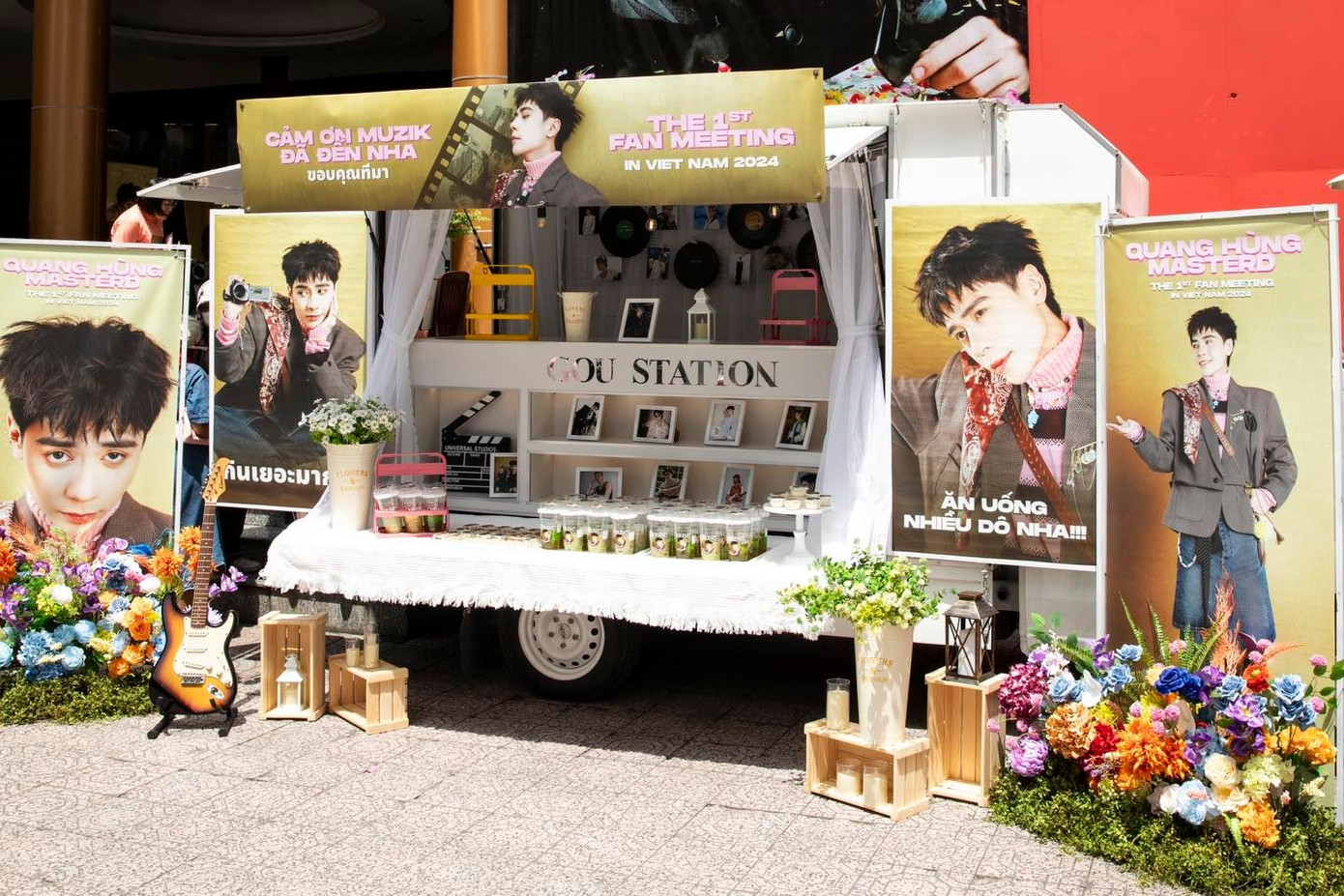 Quang Hùng MasterD sở hữu nhiều fan Thái đến ủng hộ fan meeting đầu tiên tại Việt Nam. Quang Hùng MasterD sở hữu nhiều fan Thái đến ủng hộ fan meeting đầu tiên tại Việt Nam.