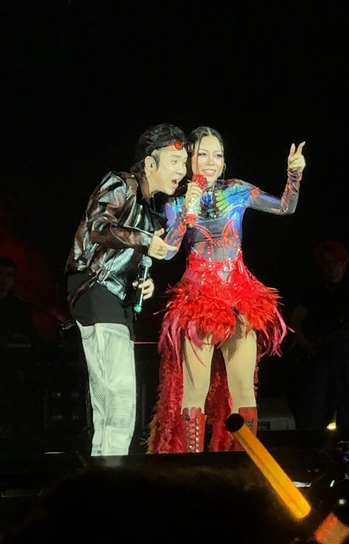 tlinh mang dàn khách mời xịn lên sân khấu GenFest. Ảnh: Threads (@kkaew_t_)