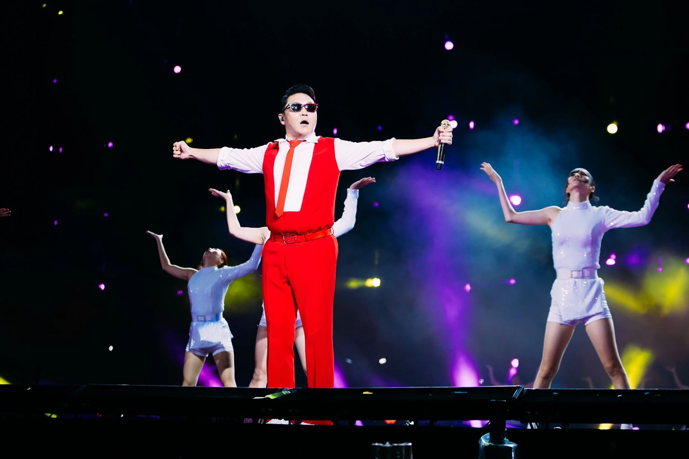 PSY khép lại GenFest 2024 với loạt hit kinh điển. Ảnh: GenFest