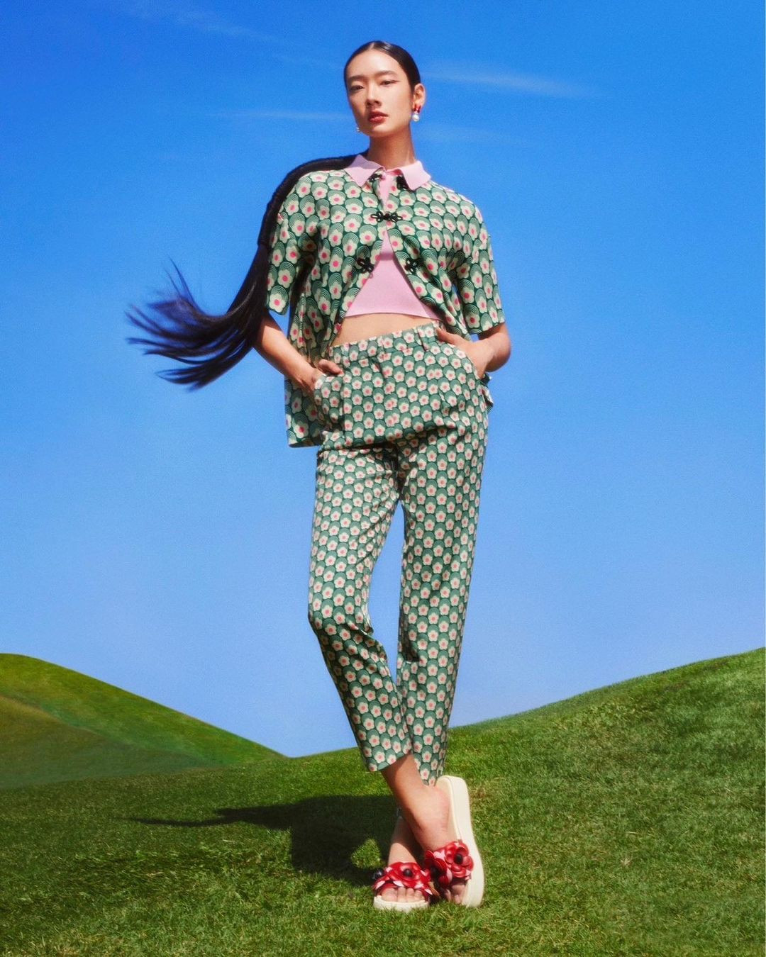 Chutimon làm người mẫu song song với diễn xuất. Chutimon làm người mẫu song song với diễn xuất.