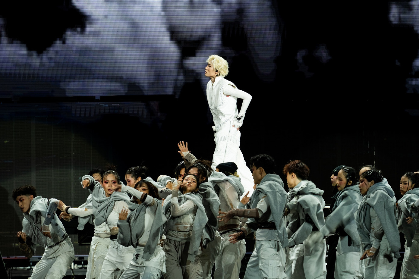 "Bạch công tử" Wren Evans mang đến ca khúc mới tại GenFest 2024. Ảnh: GenFest