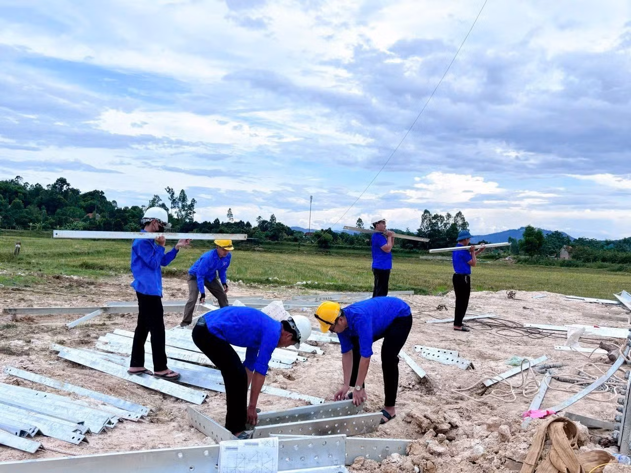 6.272 đoàn viên, thanh niên đã tham gia hỗ trợ thi công đường dây 500kV mạch 3.