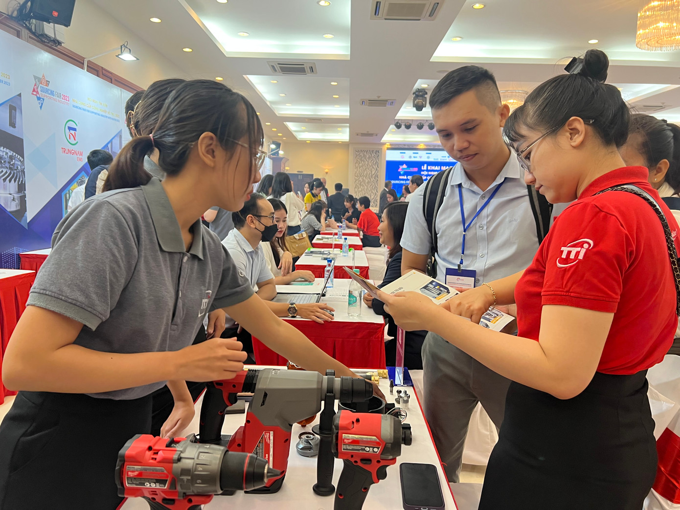 Nhiều doanh nghiệp tham gia triển lãm quốc tế Điện tử và Thiết bị thông minh Việt Nam để tìm kiếm bạn hàng và giới thiệu công nghệ, sản phẩm mới nhất Nhiều doanh nghiệp tham gia triển lãm quốc tế Điện tử và Thiết bị thông minh Việt Nam để tìm kiếm bạn hàng và giới thiệu công nghệ, sản phẩm mới nhất