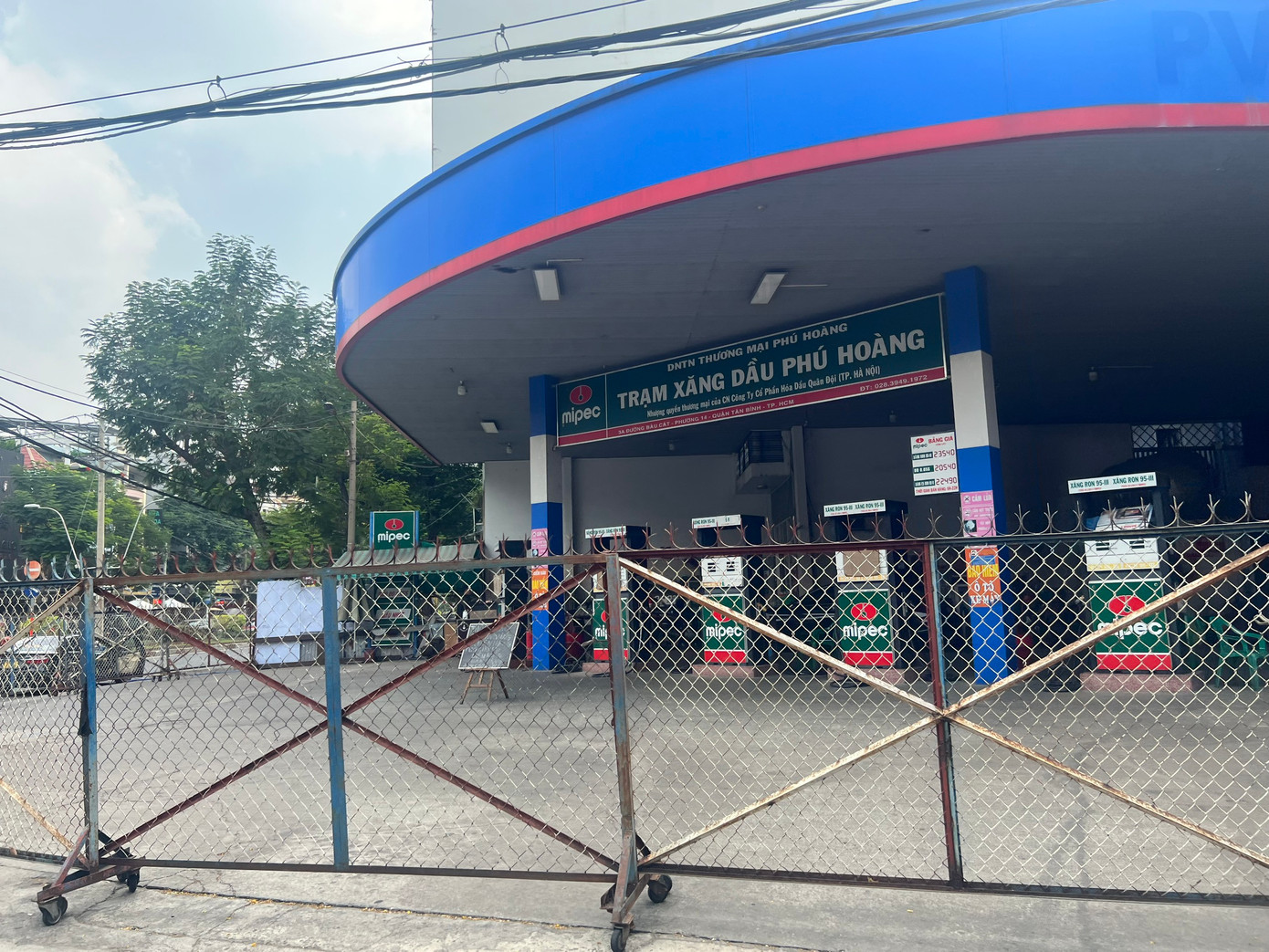 Nhiều doanh nghiệp xăng dầu dừng hoạt động do gặp khó khăn trong kinh doanh. Nhiều doanh nghiệp xăng dầu dừng hoạt động do gặp khó khăn trong kinh doanh.