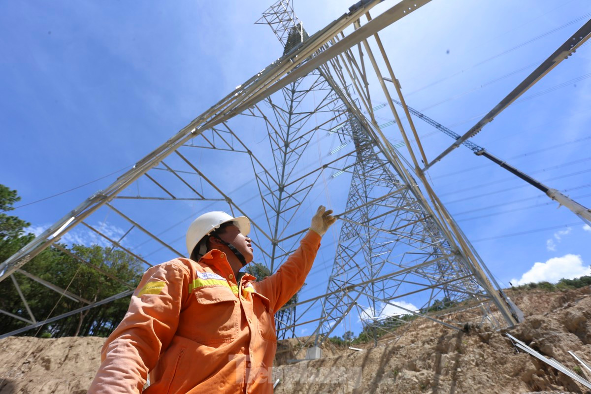 Dự án đường dây 500kV mạch 3 Quảng Trạch - Phố Nối dài 519 km, đi qua 9 địa phương. Dự án đường dây 500kV mạch 3 Quảng Trạch - Phố Nối dài 519 km, đi qua 9 địa phương.