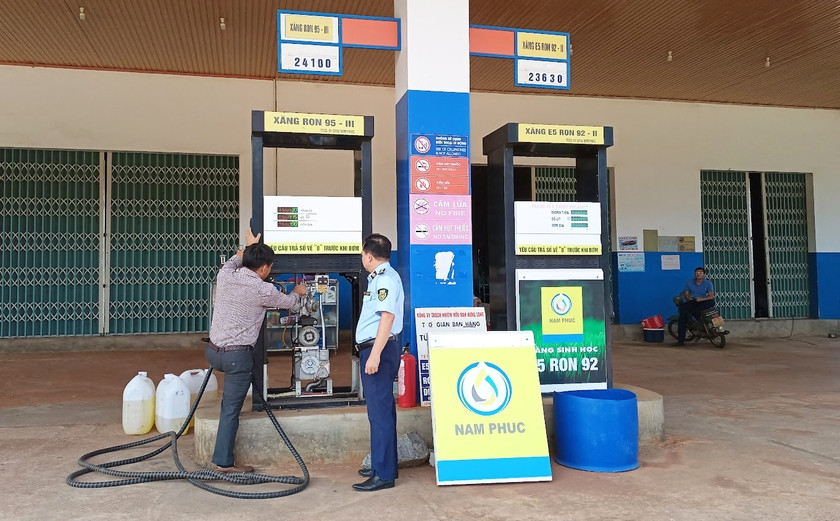 Các doanh nghiệp nỗ lực đảm bảo nguồn cung xăng dầu sau bão, lũ. Các doanh nghiệp nỗ lực đảm bảo nguồn cung xăng dầu sau bão, lũ.