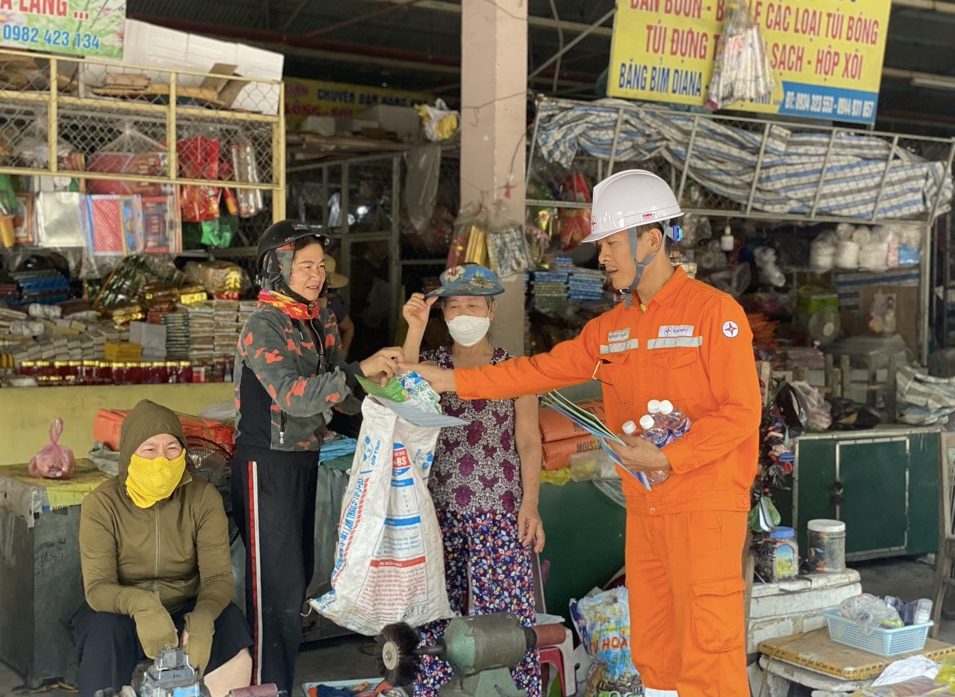 Bộ Công Thương giữ nguyên đề xuất 3 tháng điều chỉnh giá điện một lần