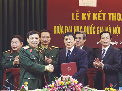 Tổng Giám đốc Viettel Hoàng Anh Xuân (trái) được giới thiệu ứng cử chức Chủ tịch VFF. Ảnh vnu.edu.vn. Tổng Giám đốc Viettel Hoàng Anh Xuân (trái) được giới thiệu ứng cử chức Chủ tịch VFF. ảnh vnu.edu.vn