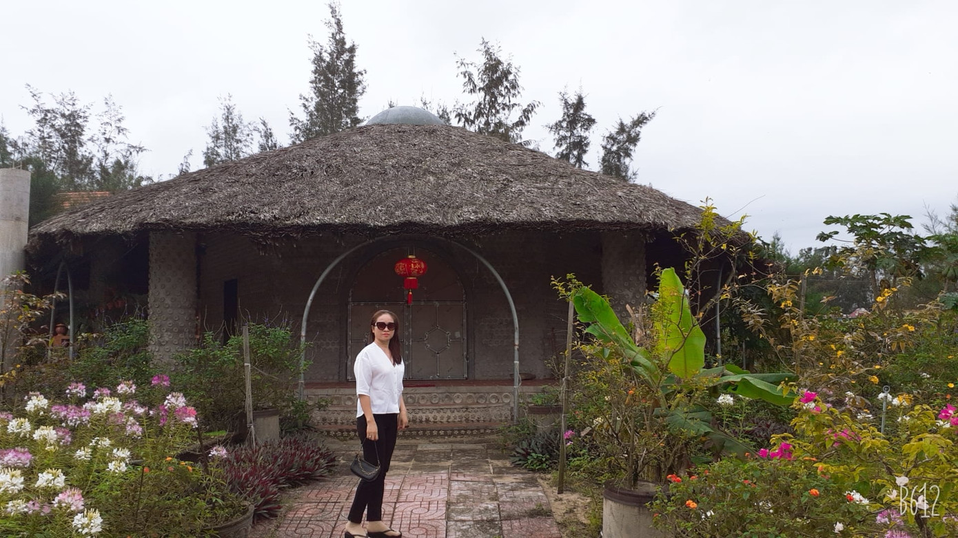 Ngôi nhà từ hơn 60 nghìn chai nhựa vẫn vẹn nguyên sau cơn bão số 9 đổ bộ vào miền Trung tháng 10-2020.