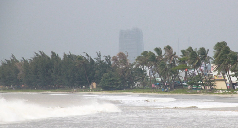 Hàng ngàn hộ dân phải sơ tán