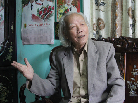 Gần 80 tuổi nhưng giọng hát của cụ Trần Khánh Cẩm vẫn làm say đắm lòng người với âm thanh trong trẻo và vút cao. ảnh: Minh Thùy 