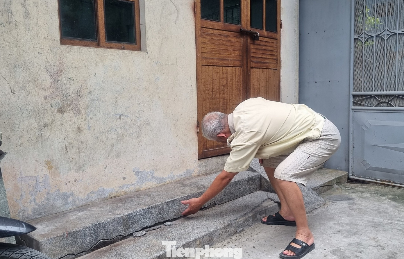 Móng bị sụt lún. Móng bị sụt lún.