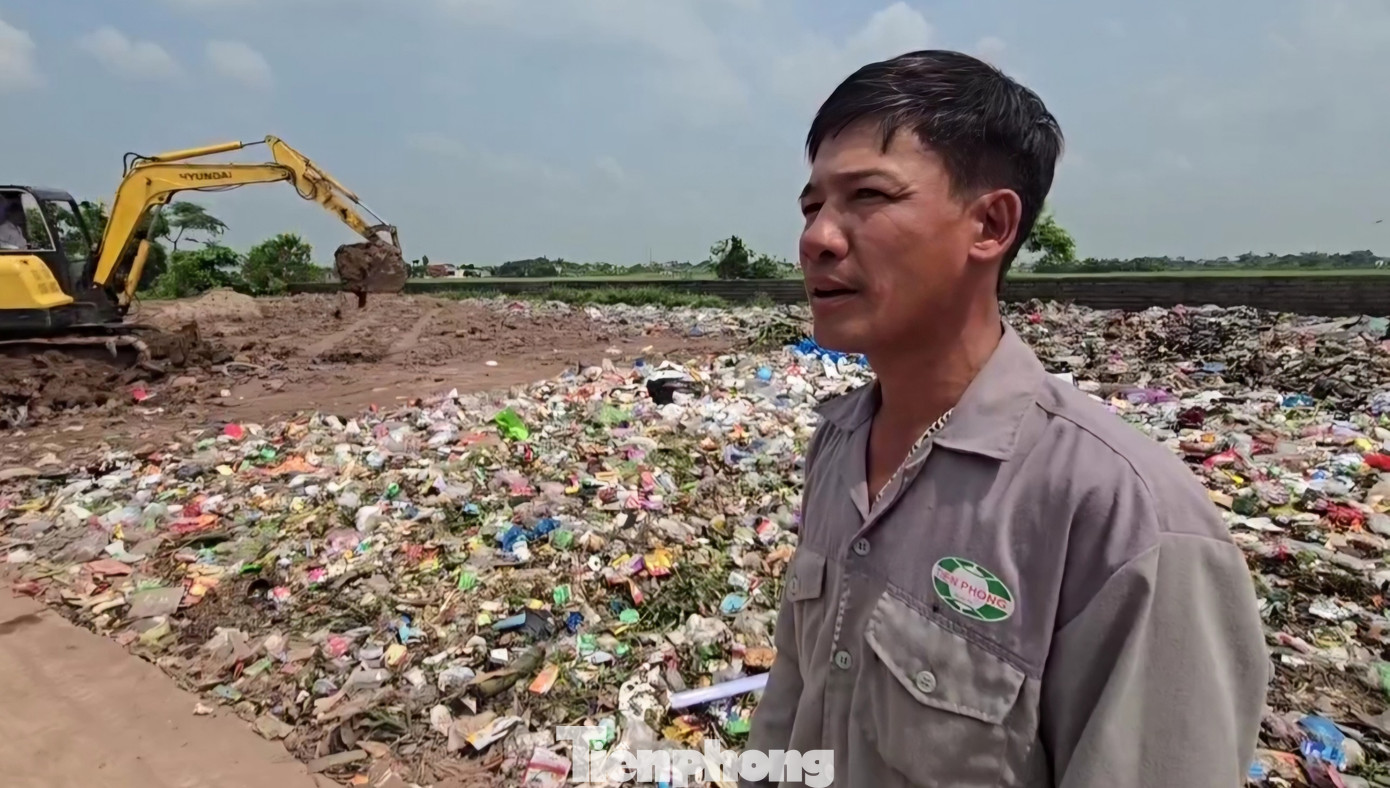 Trước sự phản đối của người dân, mới đây UBND xã Nam Trung đã cho khắc phục bằng cách chôn lấp rác thải ngay tại bãi rác.