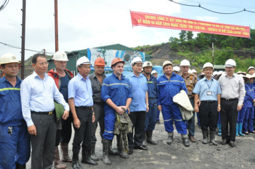 Chủ tịch MTTQ Việt Nam Nguyễn Thiện Nhân thăm, làm việc với Tập đoàn TKV ảnh 2