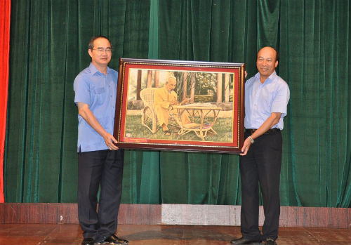 Chủ tịch MTTQ Việt Nam Nguyễn Thiện Nhân thăm, làm việc với Tập đoàn TKV ảnh 6