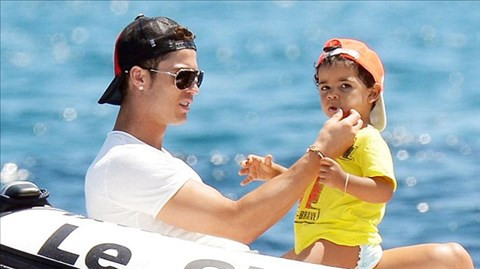 Ronaldo, Giggs và chuyện tình với nữ hầu bàn ảnh 1