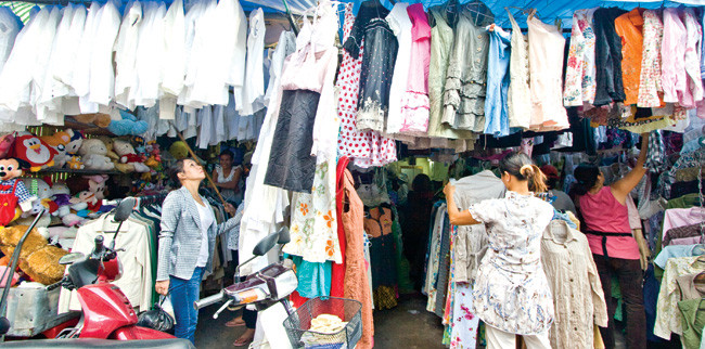 Để phòng tránh bệnh tật lây nhiễm, đồ siđa trước khi sử dụng nên giặt bằng xà bông có chất tẩy mạnh hoặc trụng nước sôi Ảnh: Hồng Thái