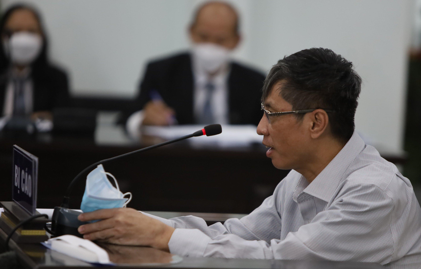 Bị cáo Lê Đức Vinh nói rằng mình làm sai do nôn nóng. Ảnh LH.