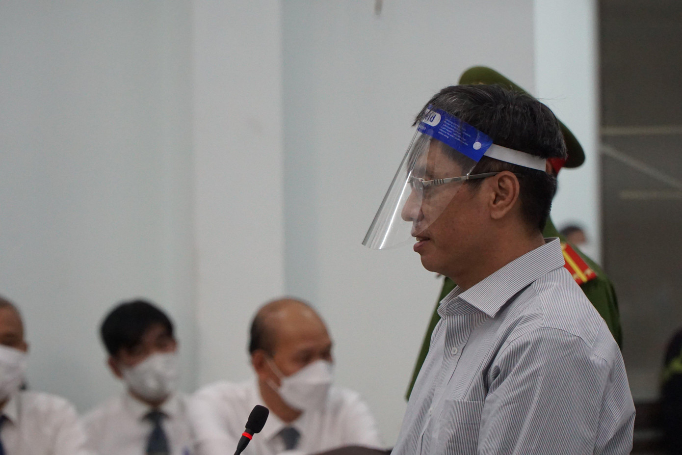 Bị cáo Lê Đức Vinh mong HĐXX khoan hồng để sớm về với gia đình. Ảnh LH.