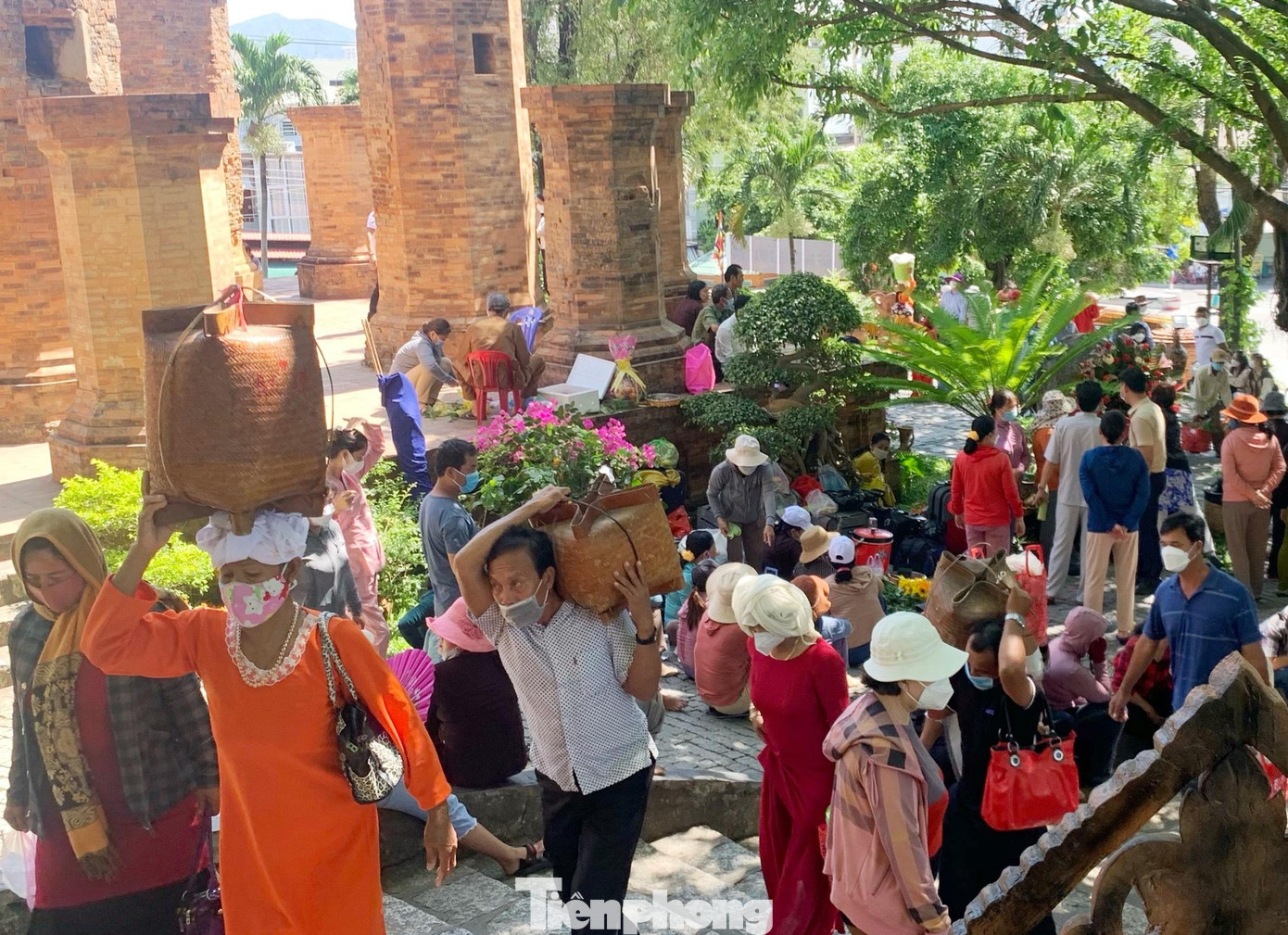 Hàng nghìn người dân khắp cả nước về dâng lễ tưởng nhớ Thiên Y Thánh mẫu Ana