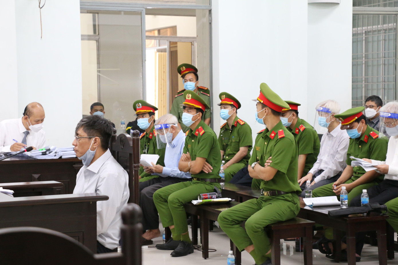 Bị cáo Lê Đức Vinh khai kế thừa sai sót của nhiệm kỳ trước. Ảnh LH.