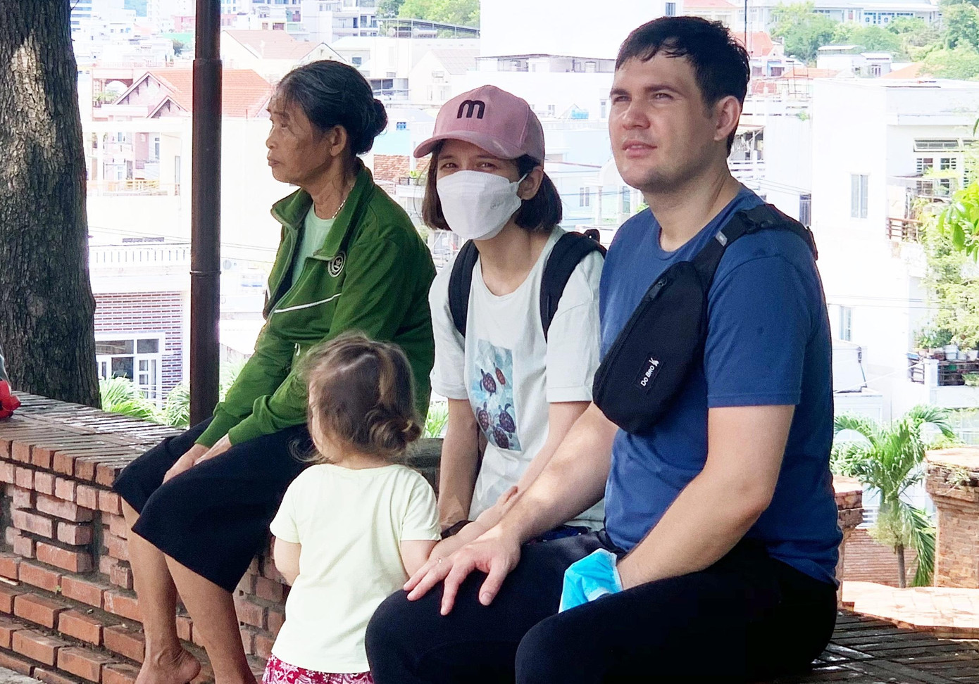 Khách quốc tế tham quan Tháp Bà Ponagar Khách quốc tế tham quan Tháp Bà Ponagar