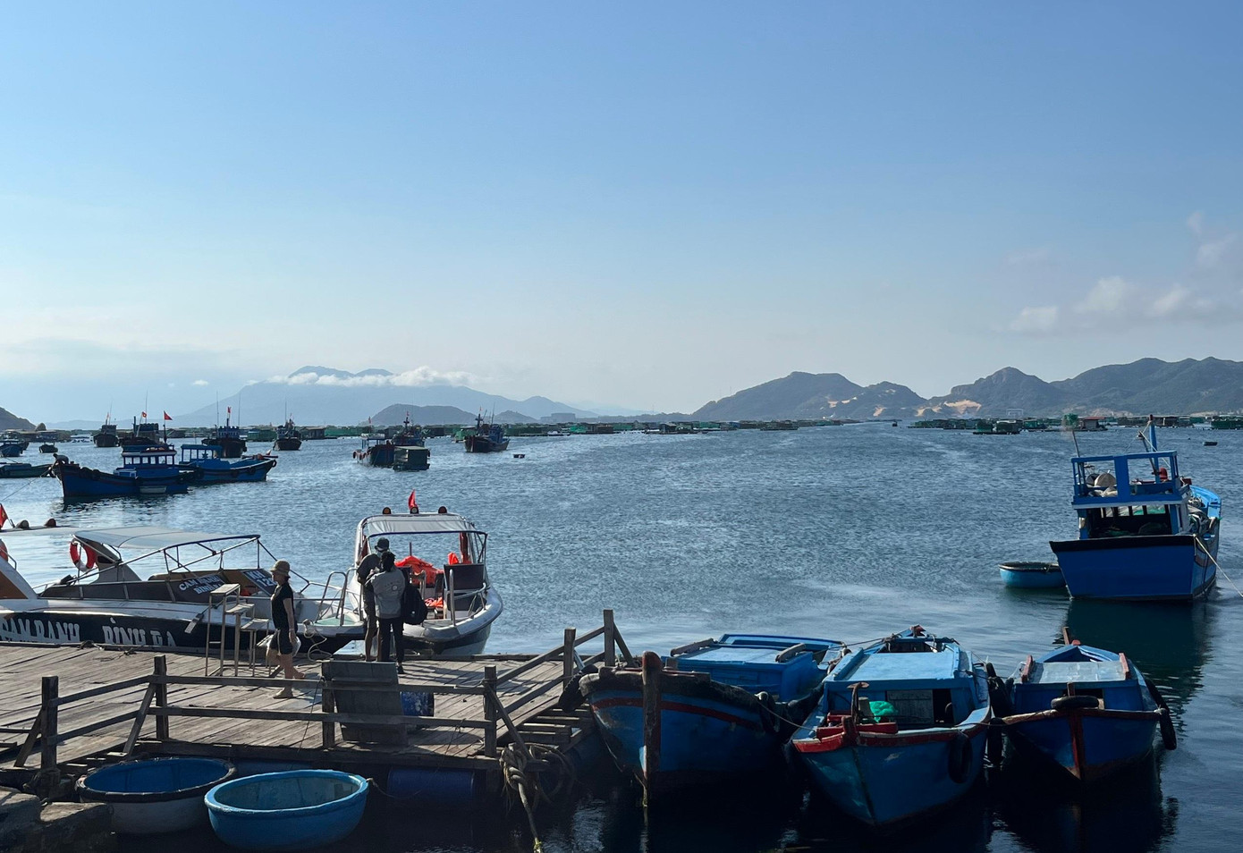 Bến tàu đảo Bình Ba vắng khách du lịch từ đầu năm đến nay. Ảnh LỮ HỒ. Bến tàu đảo Bình Ba vắng khách du lịch từ đầu năm đến nay. Ảnh LỮ HỒ.