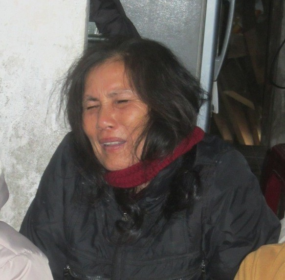 Bà Nguyễn Thị Hương có hai con là Nguyễn Văn Trí (thuyền trưởng) và Nguyễn Văn Huỳnh có mặt trên tàu gặp nạn. Nhận tin bà dữ, bà khóc ngất