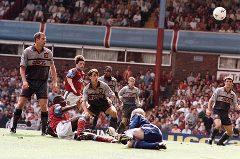 10 kết quả sốc nhất vòng mở màn Ngoại hạng Anh ảnh 3