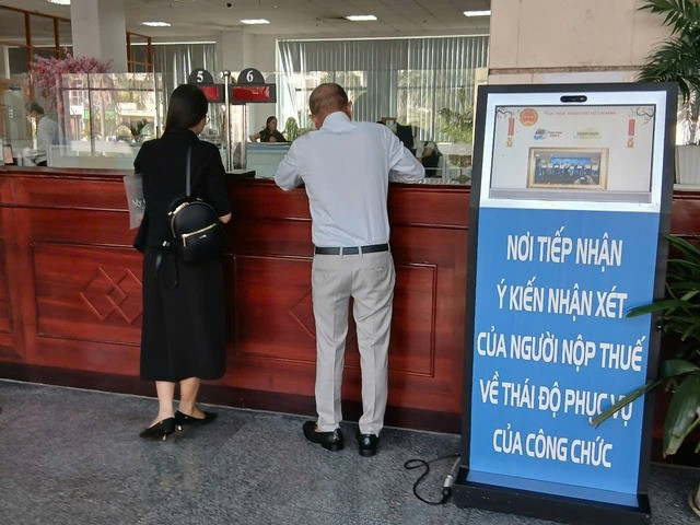 Cá nhân giao dịch tại Cục Thuế TPHCM.