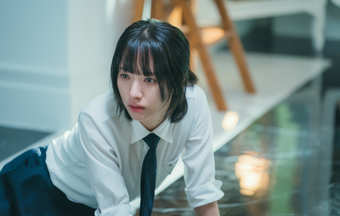 Pyramid Game phản ánh các vấn nạn xã hội như bạo lực học đường, phân biệt giàu - nghèo.