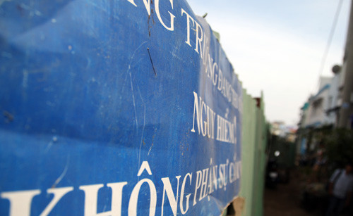  Sáng 14/12, UBND quận 6 đã cho người xuống kiểm tra thiệt hại và mức độ của hiện tượng sụt lún, nứt nhà dân. Lãnh đạo quận cho biết sẽ làm việc với Ban quản lý Dự án để tìm phương án khắc phục và tái định cư cho người dân đến nơi ở an toàn. Khu vực đang được phong tỏa, dân phòng chốt trực con hẻm ra vào để đảm bảo an toàn cho người dân