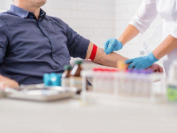 Tăng đường huyết là nguyên nhân quan trọng, có thể khiến bệnh nhân phải nhập viện. Nguyên nhân do ăn nhiều đồ ngọt, và có thể cả quên thuốc đái tháo đường. Ngoài mệt mỏi, bệnh nhân thường có thêm các triệu chứng như khát nước, tiểu nhiều… Ảnh minh họa: Internet Tăng đường huyết là nguyên nhân quan trọng, có thể khiến bệnh nhân phải nhập viện. Nguyên nhân do ăn nhiều đồ ngọt, và có thể cả quên thuốc đái tháo đường. Ngoài mệt mỏi, bệnh nhân thường có thêm các triệu chứng như khát nước, tiểu nhiều… Ảnh minh họa: Internet