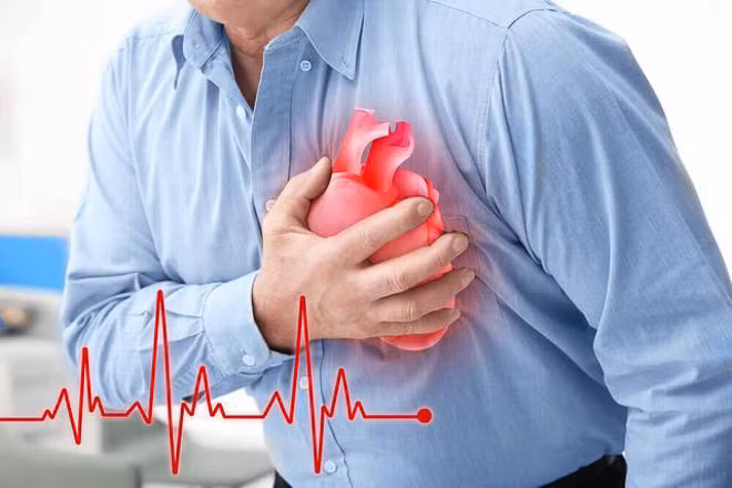 Cúm có thể gây sốt cao, gây phản ứng giãn mạch mạnh và mất nước do đó nếu bệnh nhân tim mạch đang dùng các thuốc giãn mạch hay lợi tiểu cần chú ý theo dõi sát, cần thông báo cho bác sỹ tim mạch đang quản lý điều trị để có điều chỉnh kịp thời. Ảnh minh họa: Internet Cúm có thể gây sốt cao, gây phản ứng giãn mạch mạnh và mất nước do đó nếu bệnh nhân tim mạch đang dùng các thuốc giãn mạch hay lợi tiểu cần chú ý theo dõi sát, cần thông báo cho bác sỹ tim mạch đang quản lý điều trị để có điều chỉnh kịp thời. Ảnh minh họa: Internet