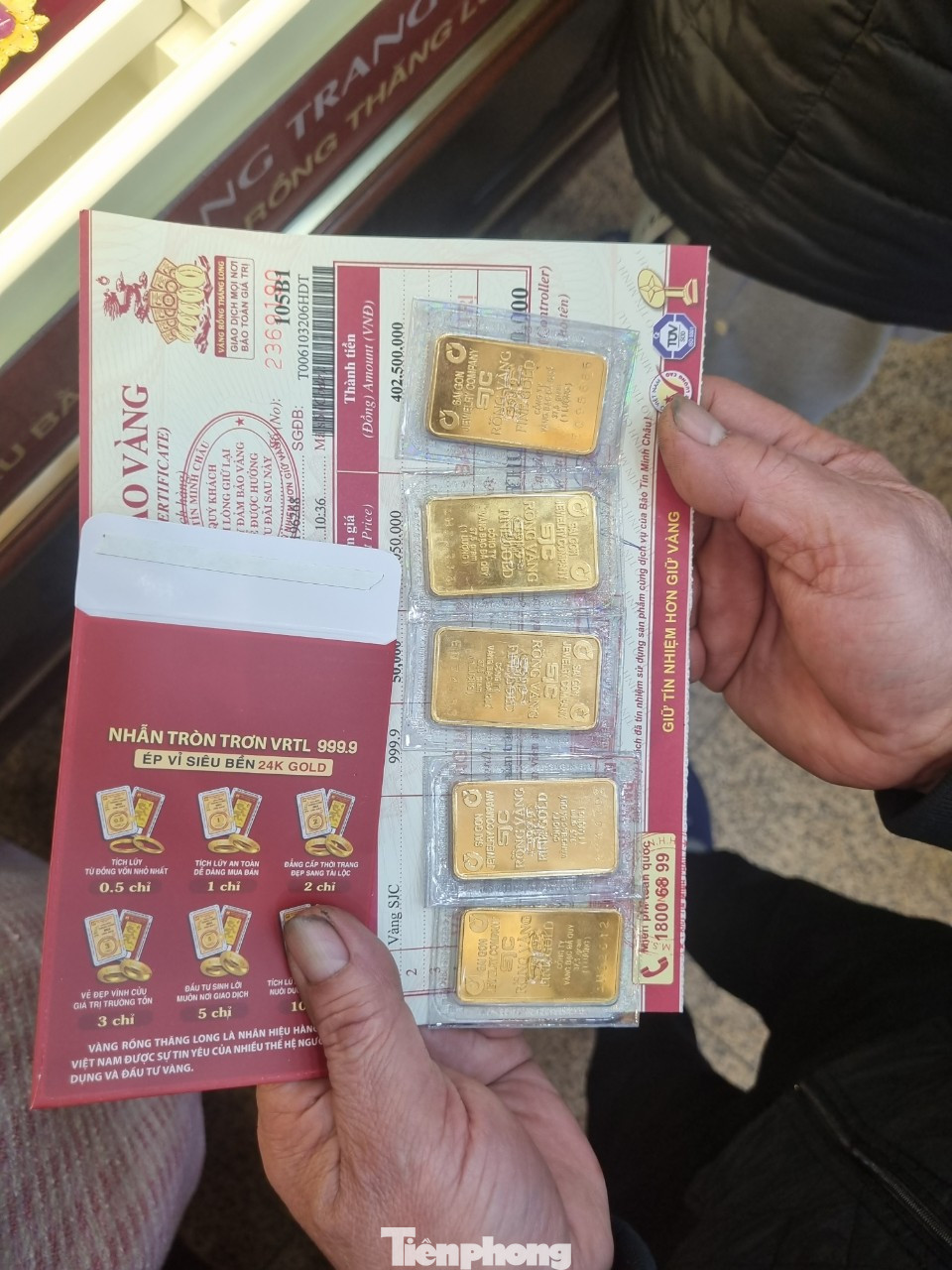 Giá vàng miếng SJC thấp hơn vàng nhẫn nhưng khó mua. Giá vàng miếng SJC thấp hơn vàng nhẫn nhưng khó mua.