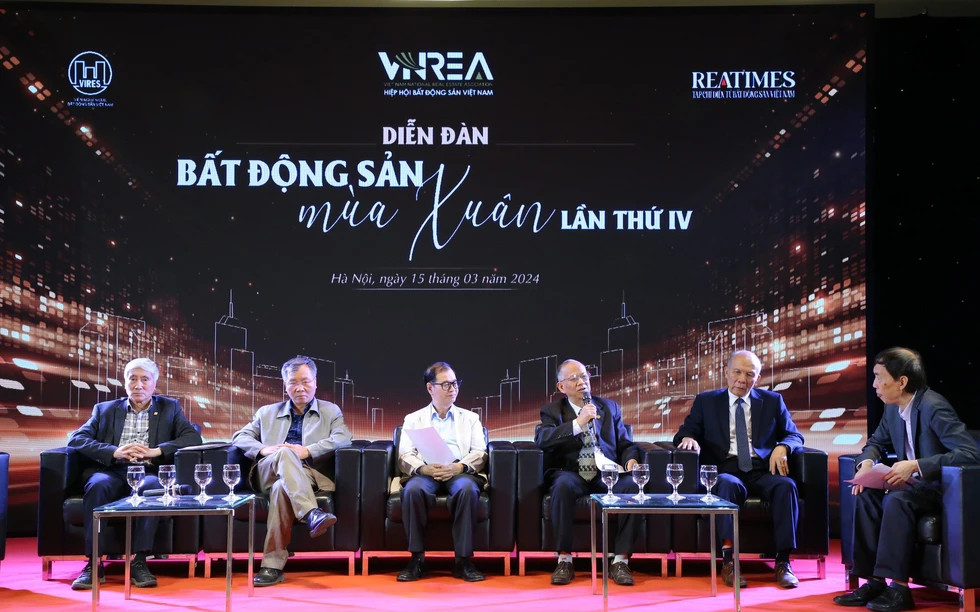 Các diễn giả tại diễn đàn Bất động sản mùa xuân sáng 15/3.