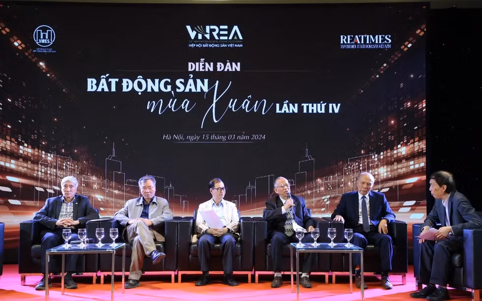 Các diễn giả tại diễn đàn Bất động sản mùa xuân sáng 15/3.